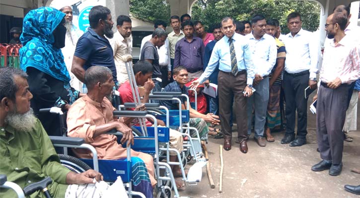 মাগুরায় প্রতিবন্ধীদের মাঝে হুইল চেয়ারসহ উপকরণ বিতরণ